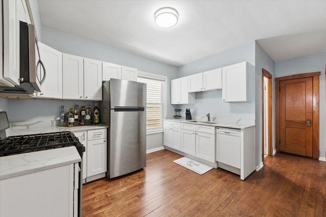 4854 W Winnemac Avenue, Chicago, IL 60630