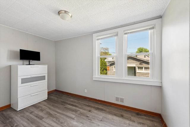4854 W Winnemac Avenue, Chicago, IL 60630