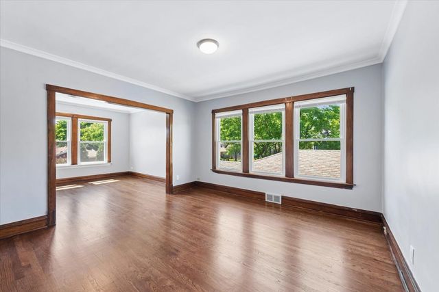 4854 W Winnemac Avenue, Chicago, IL 60630