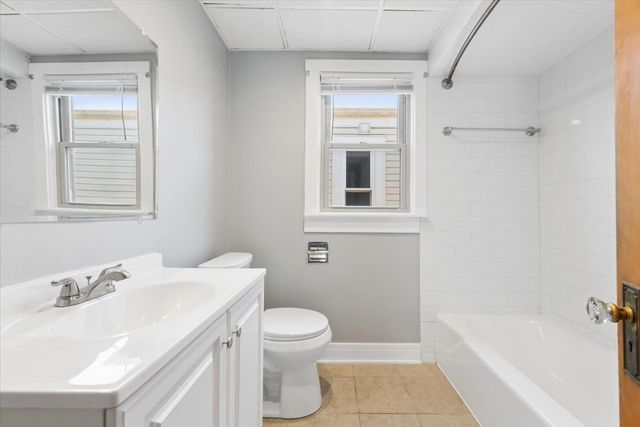4854 W Winnemac Avenue, Chicago, IL 60630