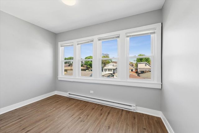 4854 W Winnemac Avenue, Chicago, IL 60630