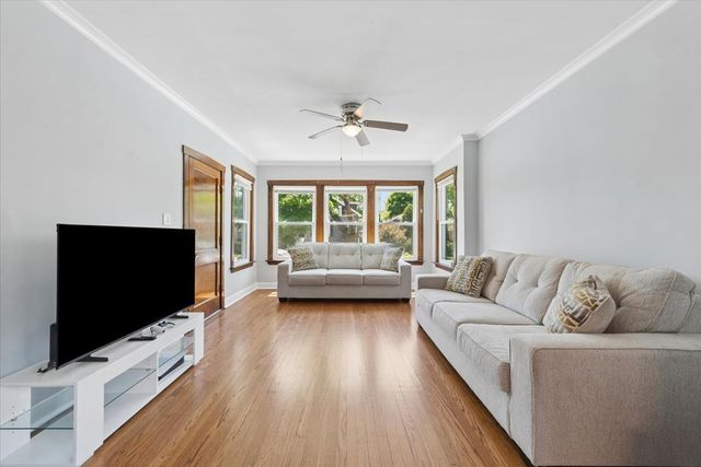 4854 W Winnemac Avenue, Chicago, IL 60630