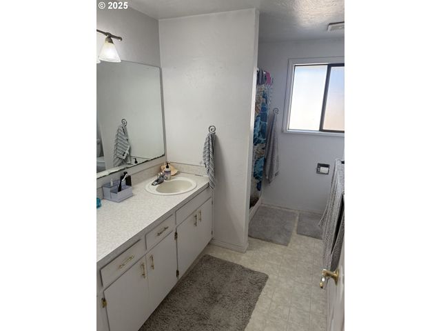 6296 THURSTON Rd, Springfield, OR 97478