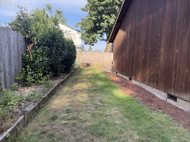 6296 THURSTON Rd, Springfield, OR 97478