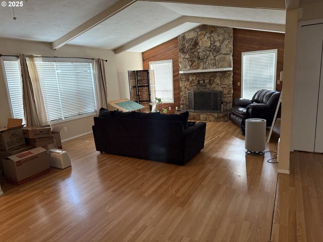 6296 THURSTON Rd, Springfield, OR 97478