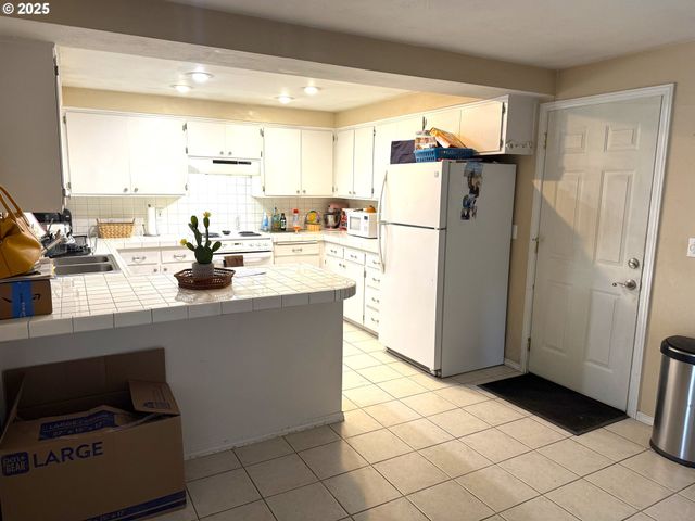 6296 THURSTON Rd, Springfield, OR 97478