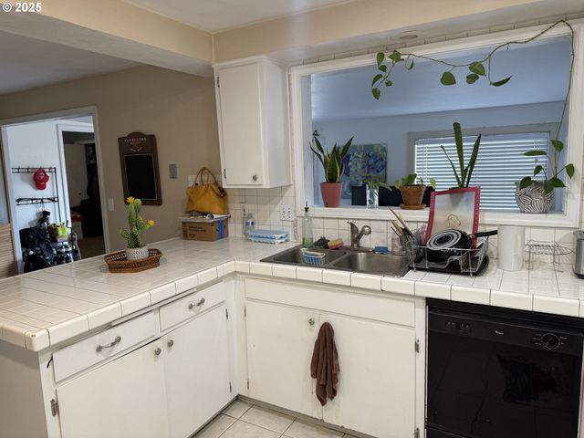 6296 THURSTON Rd, Springfield, OR 97478
