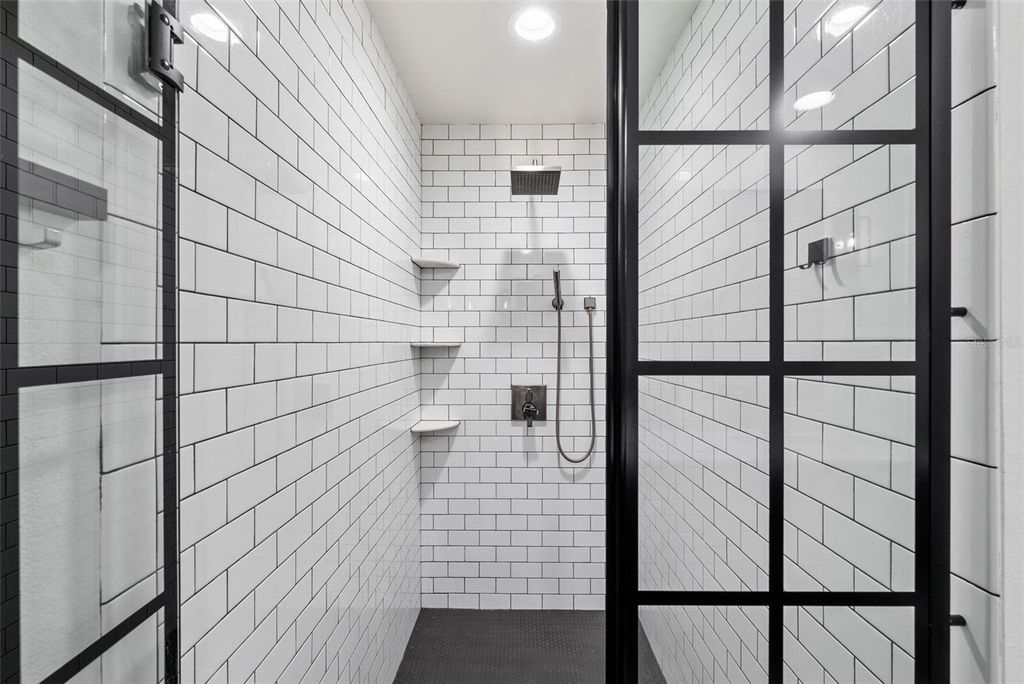 Image 27 of property listing at 1208 E KENNEDY BOULEVARD 618, Tampa, FL 33602