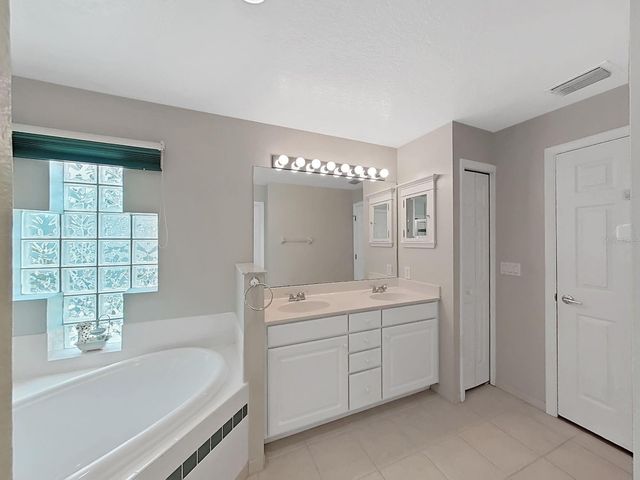 6122 GENTLE BEN CIRCLE, Wesley Chapel, FL 33544
