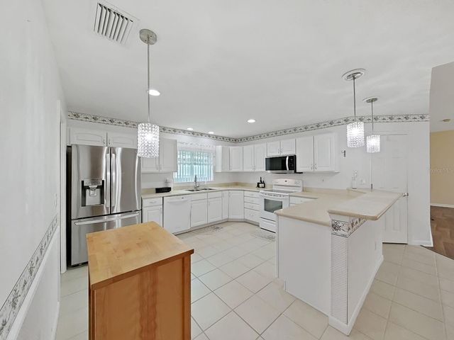6122 GENTLE BEN CIRCLE, Wesley Chapel, FL 33544