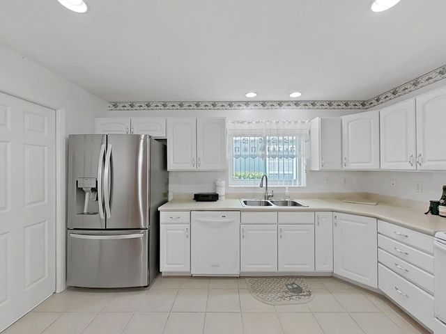 6122 GENTLE BEN CIRCLE, Wesley Chapel, FL 33544