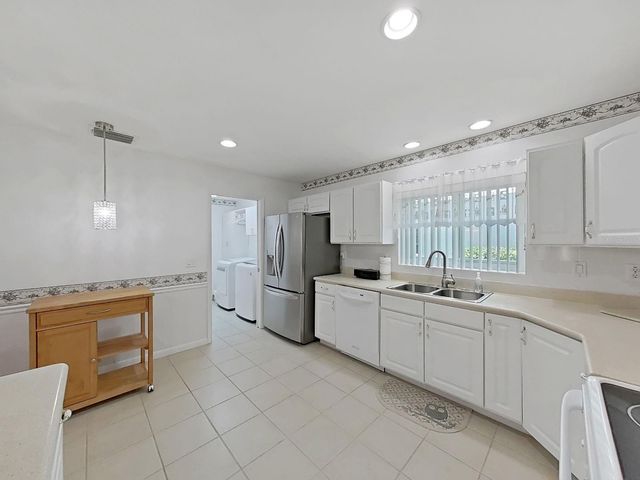 6122 GENTLE BEN CIRCLE, Wesley Chapel, FL 33544