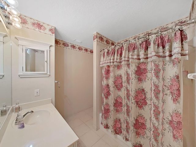 6122 GENTLE BEN CIRCLE, Wesley Chapel, FL 33544