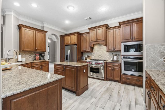 28427 E Benders Landing Boulevard, Spring, TX 77386