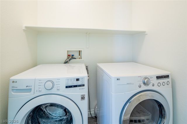 1068 Crescent Falls Street, Las Vegas, NV 89101