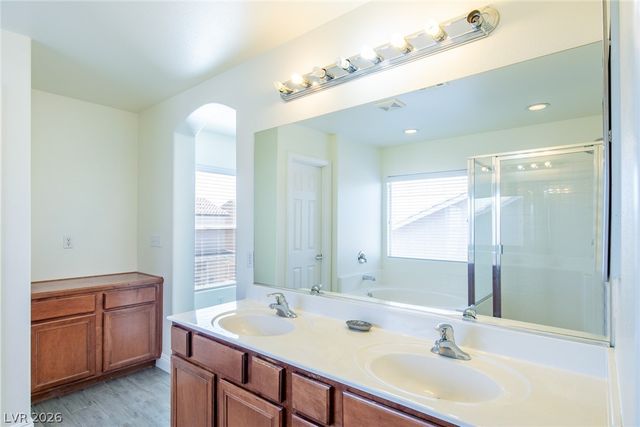 1068 Crescent Falls Street, Las Vegas, NV 89101