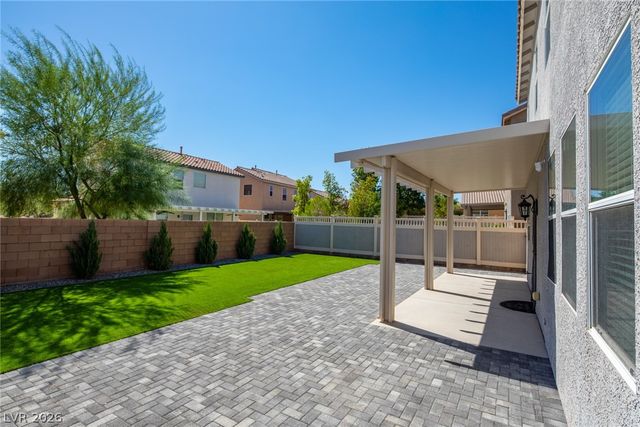 1068 Crescent Falls Street, Las Vegas, NV 89101