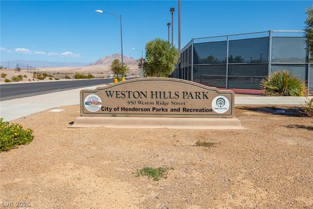 1068 Crescent Falls Street, Las Vegas, NV 89101