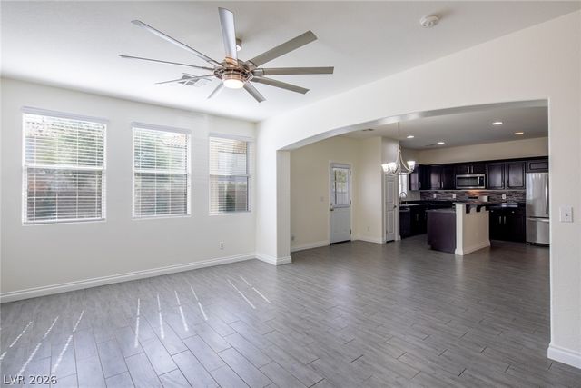 1068 Crescent Falls Street, Las Vegas, NV 89101