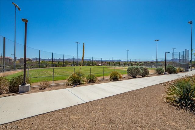 1068 Crescent Falls Street, Las Vegas, NV 89101