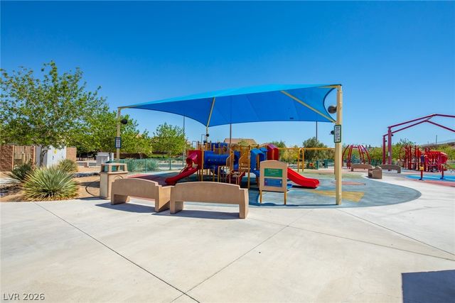 1068 Crescent Falls Street, Las Vegas, NV 89101