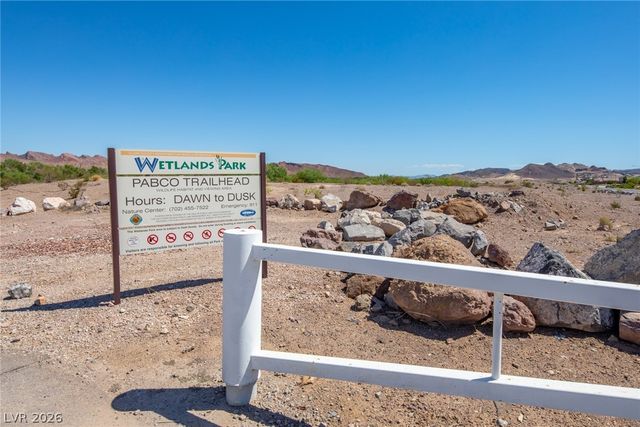 1068 Crescent Falls Street, Las Vegas, NV 89101