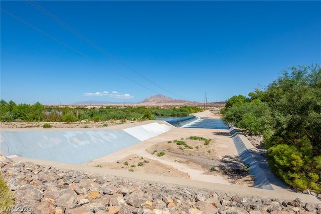 1068 Crescent Falls Street, Las Vegas, NV 89101