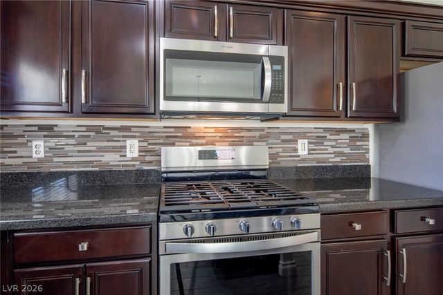 1068 Crescent Falls Street, Las Vegas, NV 89101