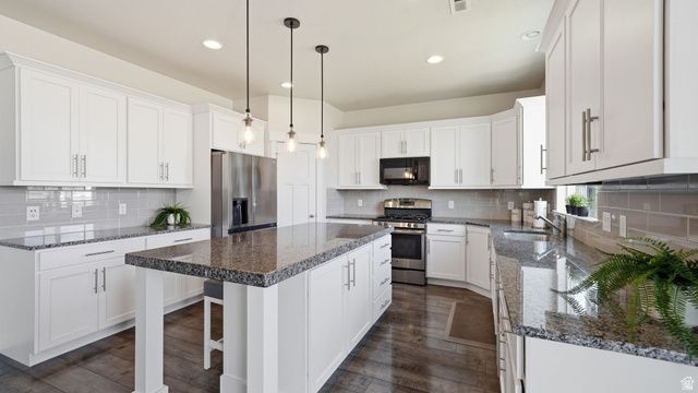 111 E SILVER OAK RD, Vineyard, UT 84059