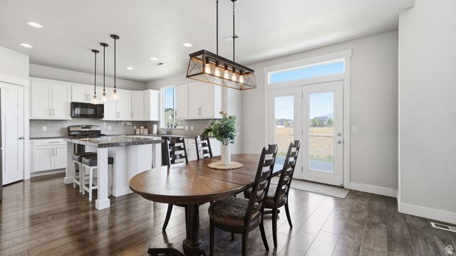 111 E SILVER OAK RD, Vineyard, UT 84059