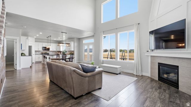 111 E SILVER OAK RD, Vineyard, UT 84059