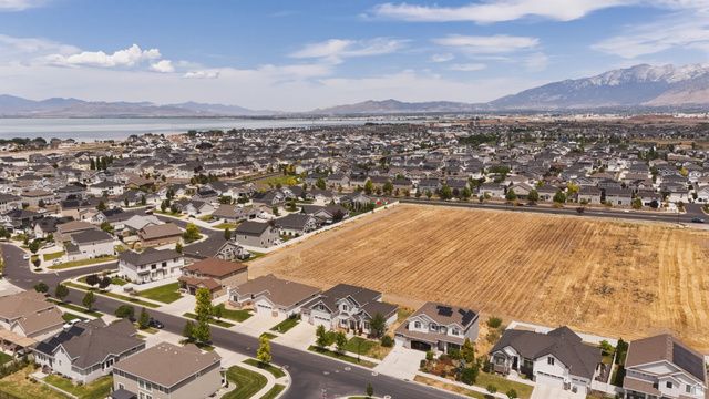 111 E SILVER OAK RD, Vineyard, UT 84059