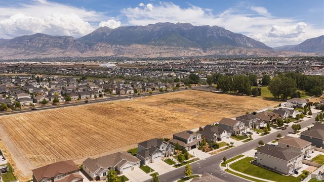 111 E SILVER OAK RD, Vineyard, UT 84059