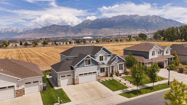 111 E SILVER OAK RD, Vineyard, UT 84059