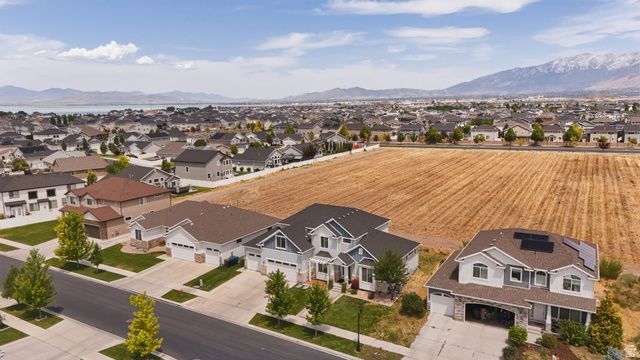 111 E SILVER OAK RD, Vineyard, UT 84059
