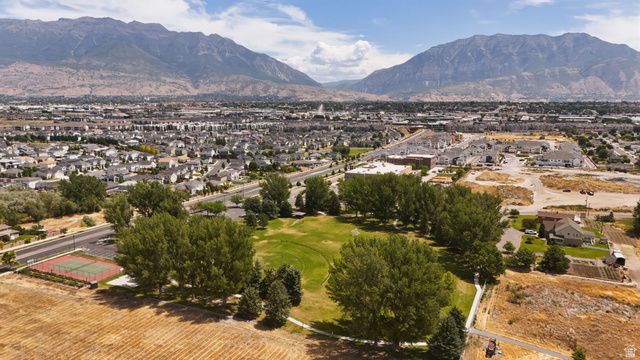 111 E SILVER OAK RD, Vineyard, UT 84059