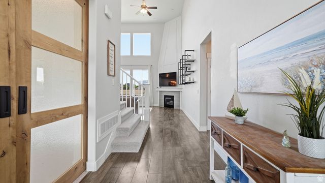 111 E SILVER OAK RD, Vineyard, UT 84059