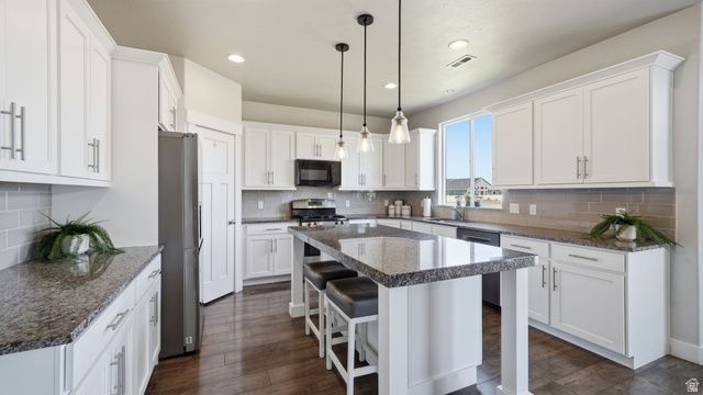 111 E SILVER OAK RD, Vineyard, UT 84059