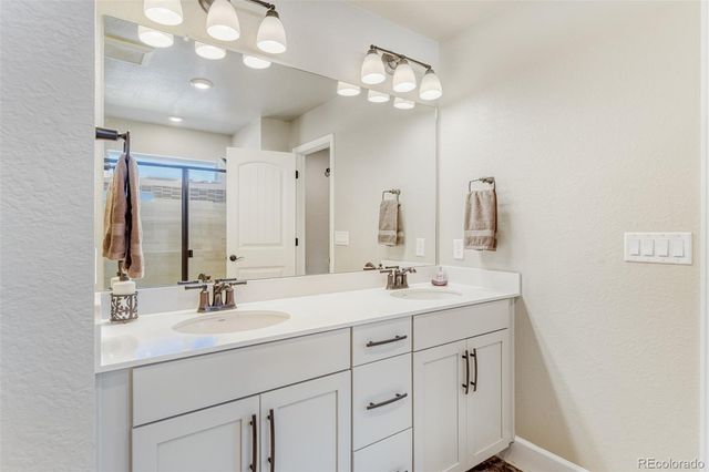 9857 Rosalee Peak Street, Littleton, CO 80125