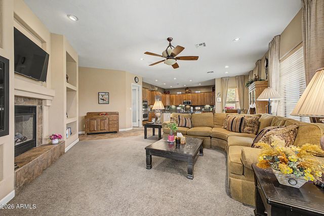 975 E COUNTY DOWN Drive, Chandler, AZ 85249
