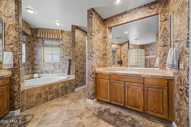 975 E COUNTY DOWN Drive, Chandler, AZ 85249