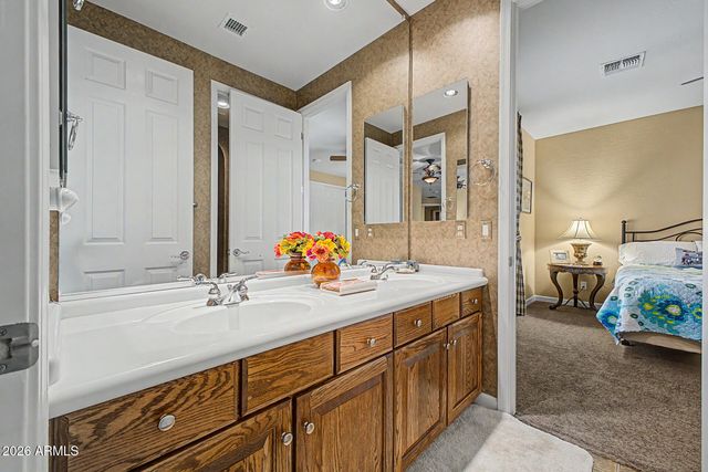 975 E COUNTY DOWN Drive, Chandler, AZ 85249