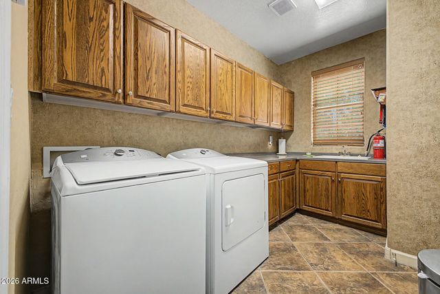 975 E COUNTY DOWN Drive, Chandler, AZ 85249