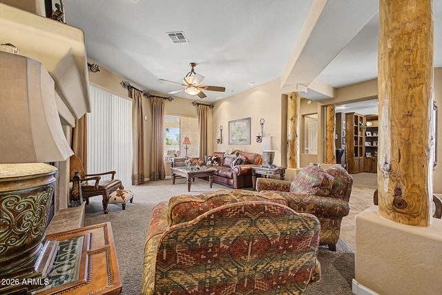 975 E COUNTY DOWN Drive, Chandler, AZ 85249