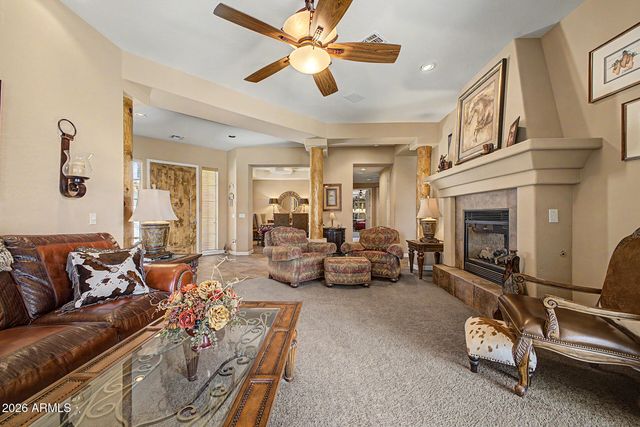 975 E COUNTY DOWN Drive, Chandler, AZ 85249
