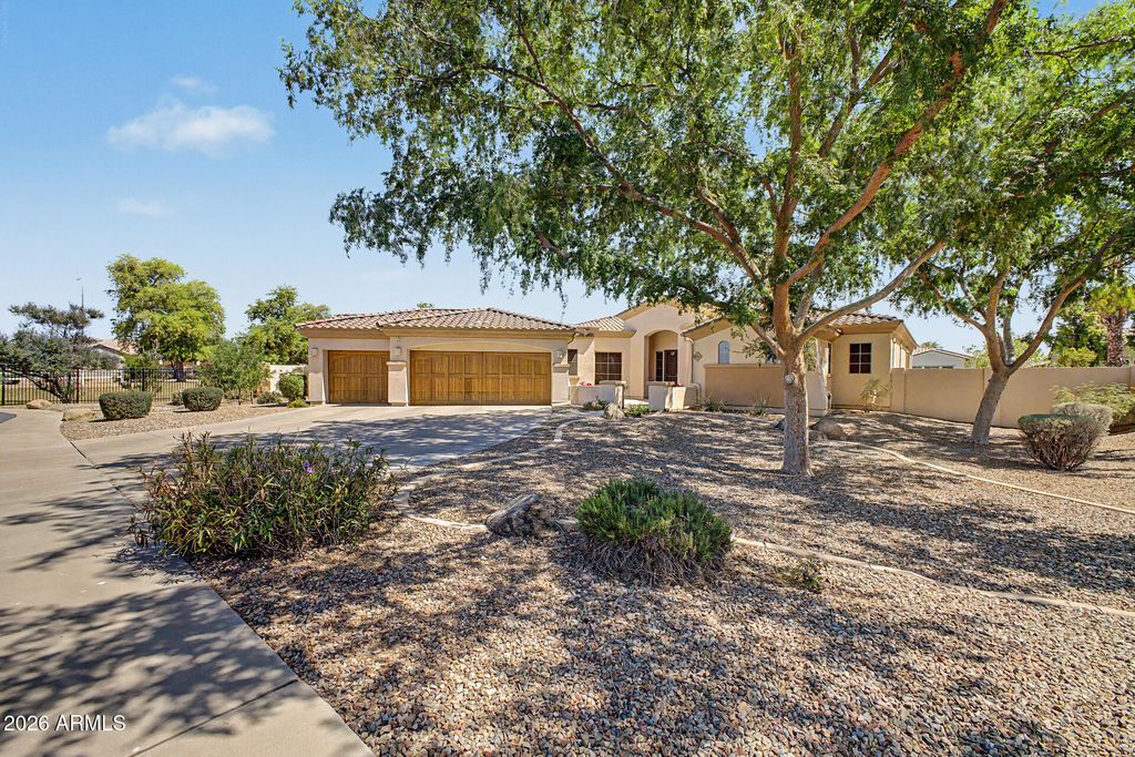 975 E COUNTY DOWN Drive, Chandler, AZ 85249 — photo 2