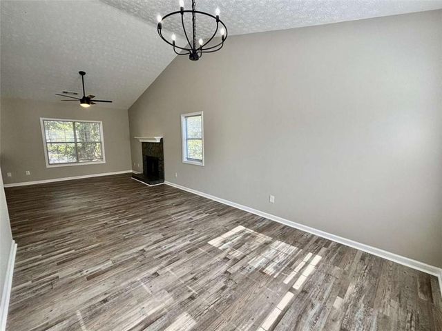 275 Thorn Brook Circle, Bethlehem, GA 30620