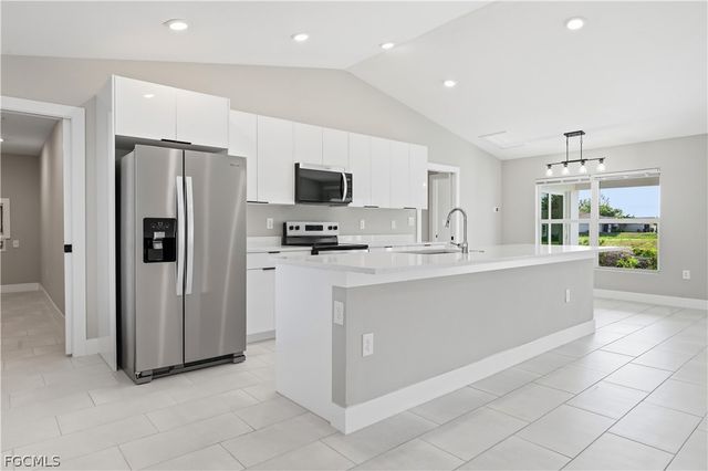 1818 NE 10th PL, Cape Coral, FL 33909