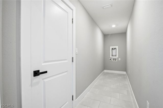 1818 NE 10th PL, Cape Coral, FL 33909