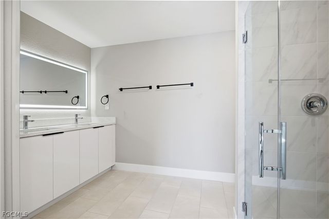 1818 NE 10th PL, Cape Coral, FL 33909